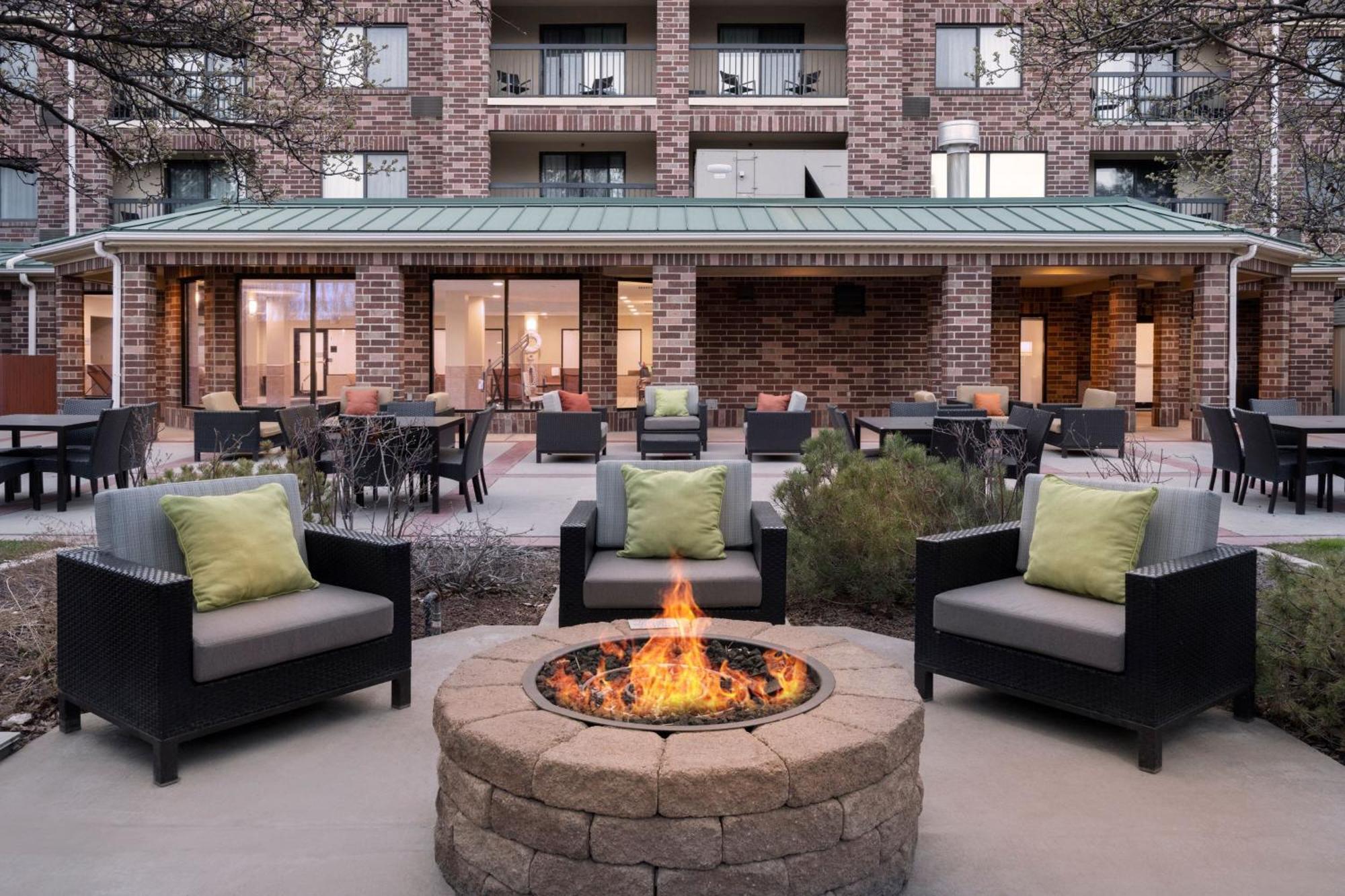 Courtyard Salt Lake City Airport Exterior foto